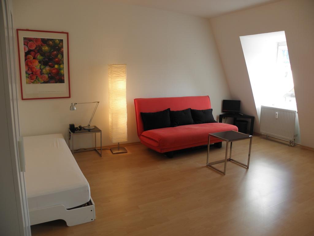 Ferienwohnung Dependance am Blumenbrunnen Baden-Baden Zimmer foto
